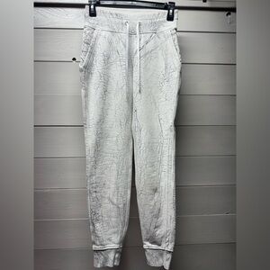 Lululemon scuba white marble sweatpants size 2